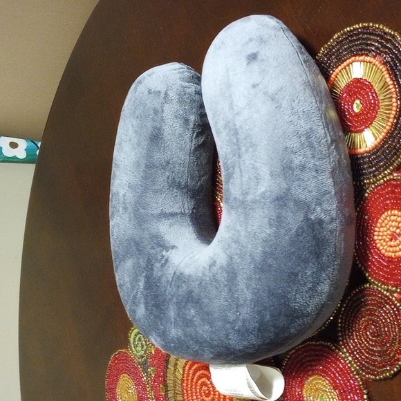 NWOT Travel Neck Pillow - Picture 3 of 9